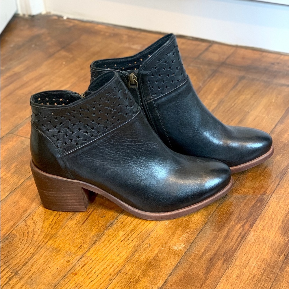 Never Worn Kelsi Dagger Black Booties